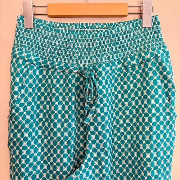 3/$10⚡️CREAM Lightweight Viscose Cropped Ankle Pant w Teal & Cream Pattern - Picture 6 of 16